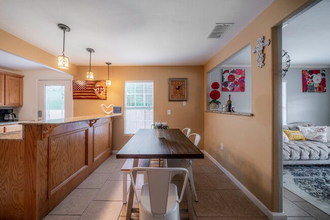 Building Photo - 1131 S 8th St