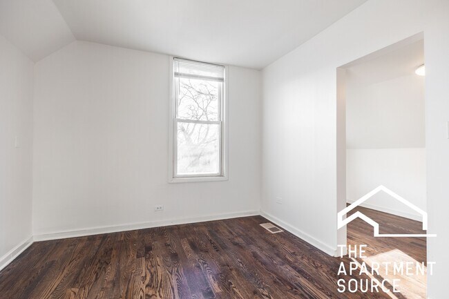 Building Photo - 3135 N Oakley Ave