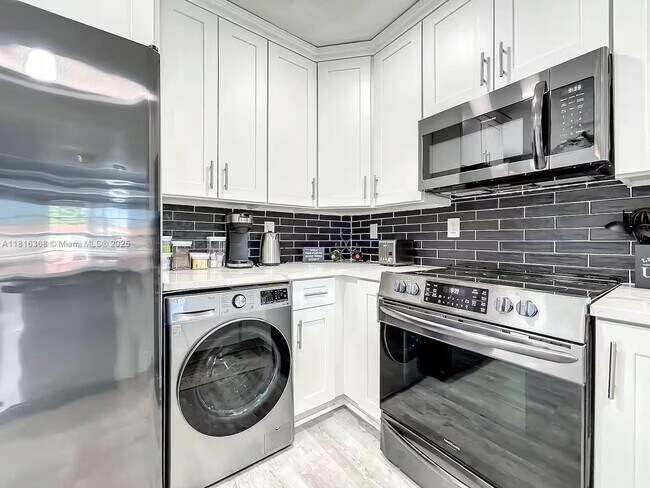 Building Photo - 1660 SW 47th Ave