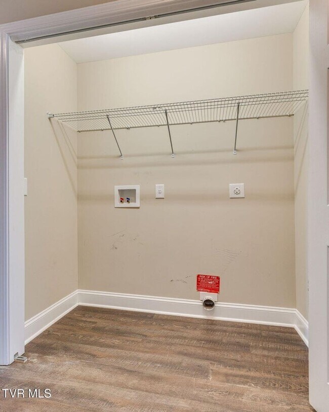 Building Photo - For Rent — Modern Duplex Near Historic Jonesborough