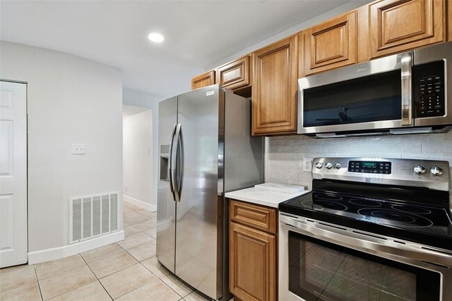 Building Photo - 4602 S Renellie Dr
