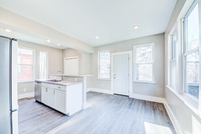 Building Photo - 426 Edgemont St