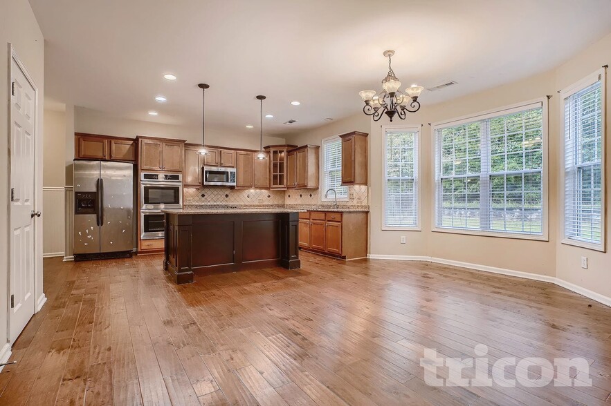 Building Photo - 341 Revolution Dr