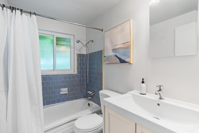 Building Photo - Charming Mid-Century Home with Detached St...