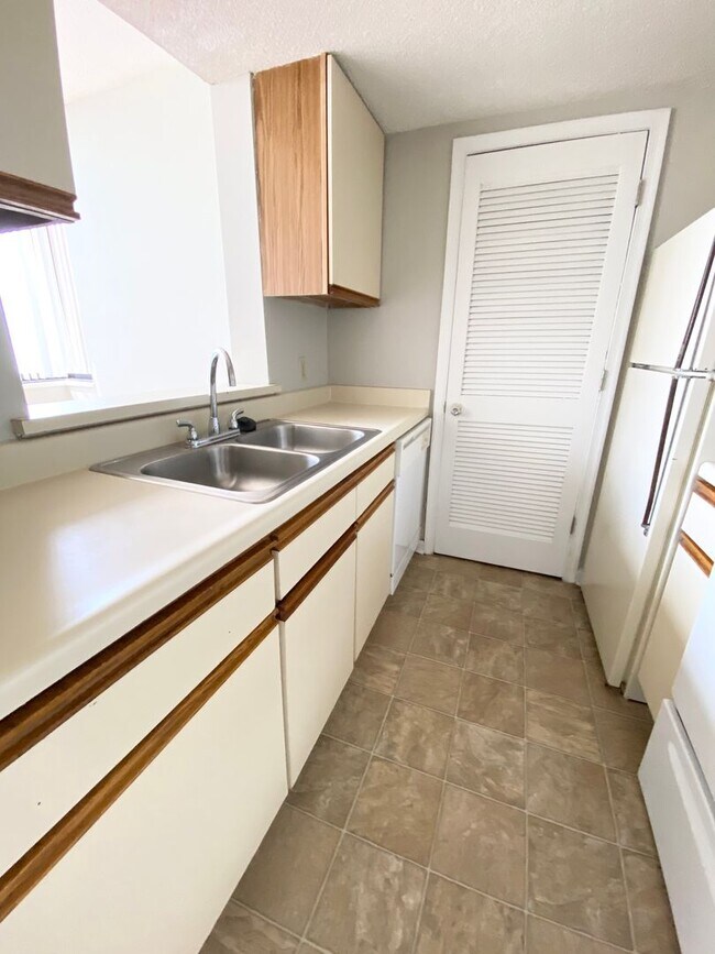 Building Photo - wh102