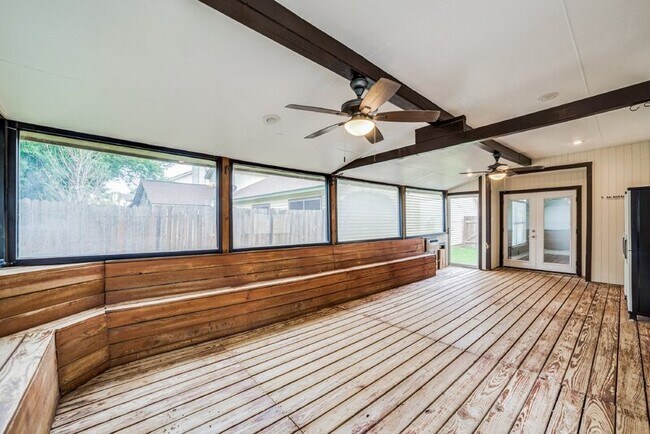 Building Photo - 6158 Valley Clf