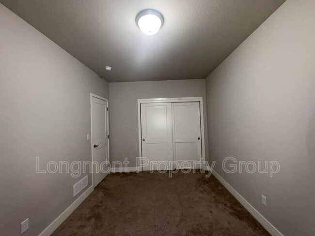 Building Photo - 1303 S Oak Ct.