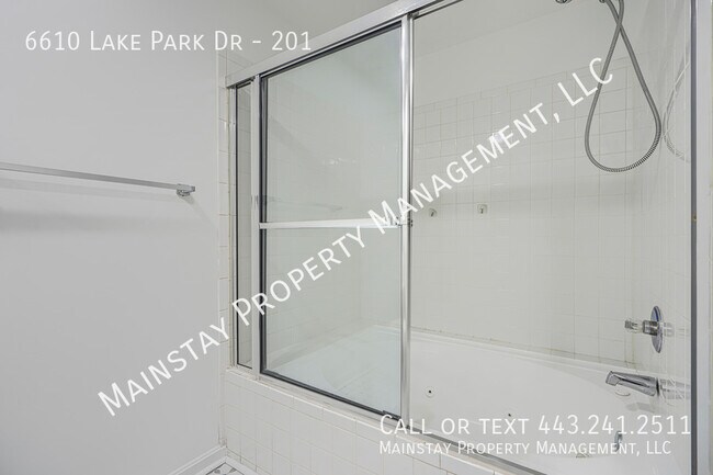 Building Photo - 6610 Lake Park Dr