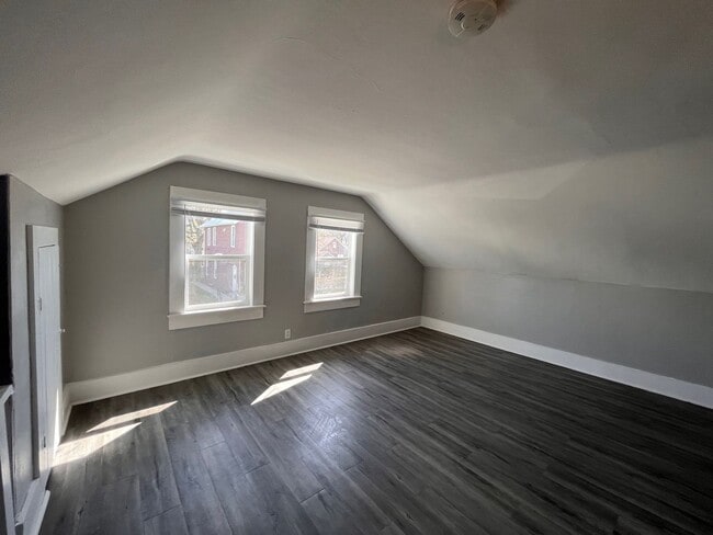 Building Photo - 3 Bedroom 1 Bath House in Davenport!