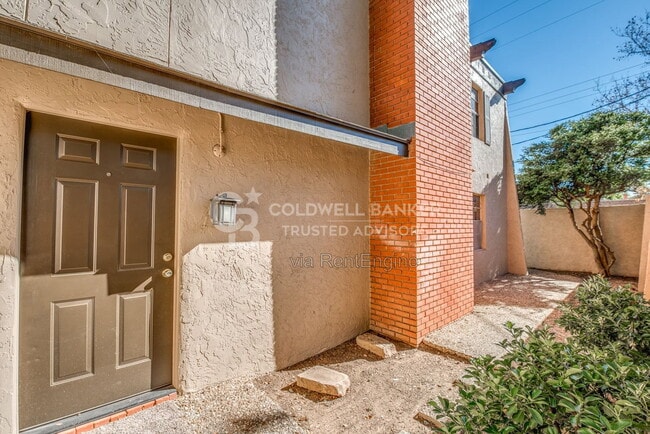 Building Photo - 5332 Kenosha Ave