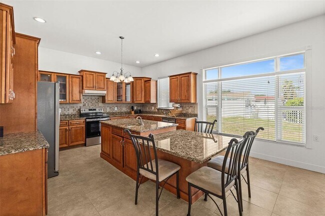 Building Photo - 710 116th Ave