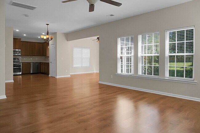 Building Photo - Comfortable Living, 4 BR 2.5 BA Home, Two Car Garage