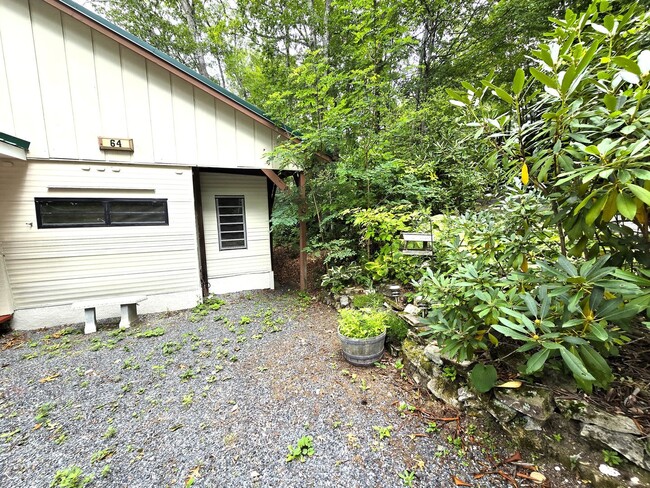 Building Photo - Cozy 2bd / 2ba Home Linville Land Harbor