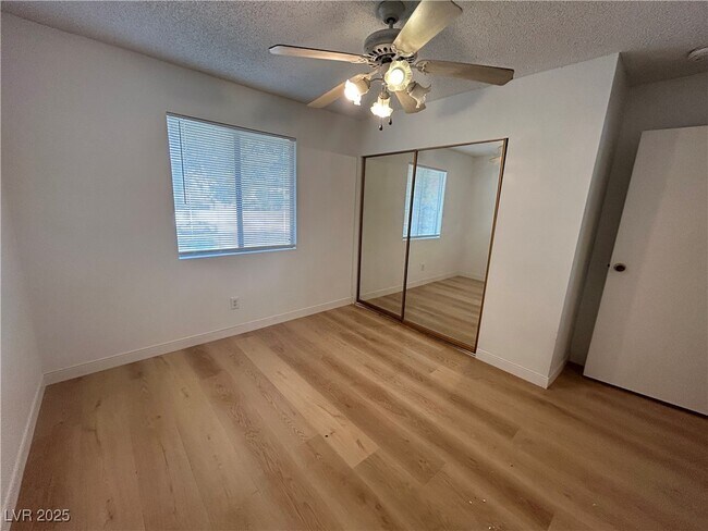 Building Photo - 725 Rock Springs Dr
