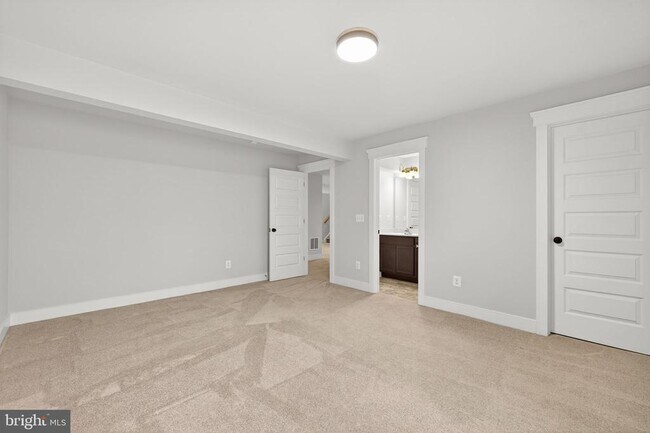 Building Photo - 513 Parkland Dr