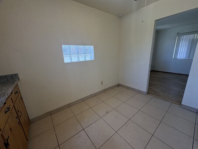 Building Photo - Centrally located Gem for rent