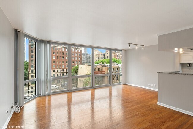 Building Photo - 21 W Goethe St