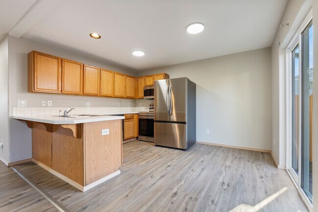 Building Photo - 4 Bed | 2.5 Bath Home with Garage, Yard & Modern Updates – SE Portland