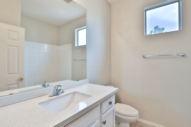 Building Photo - Stylish Mesa Condo with Modern Comforts & Prime Location