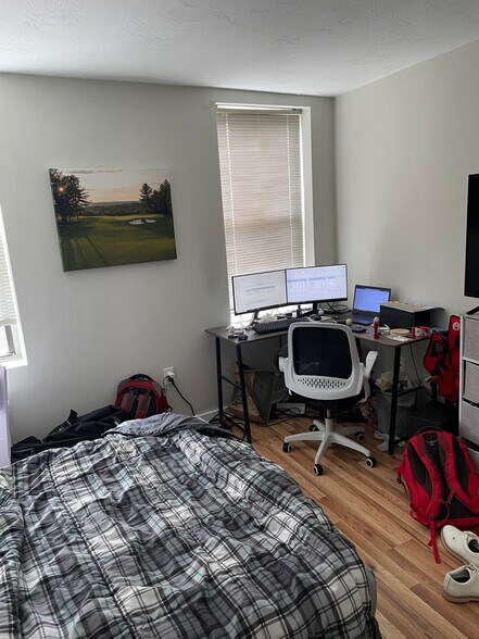 Building Photo - 10 Symphony Rd