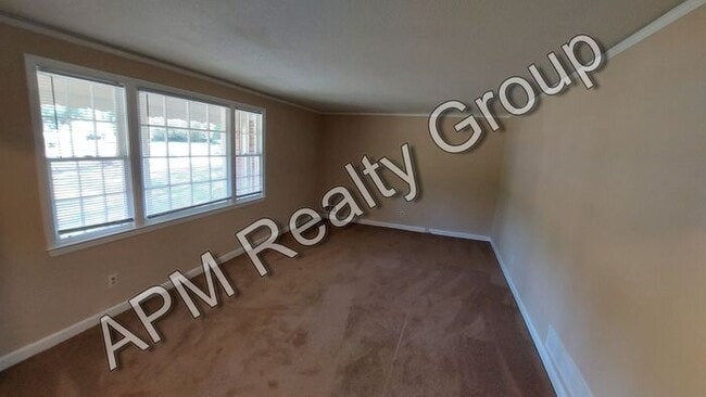 Building Photo - Large home in Southeast Columbia