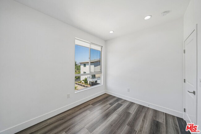 Building Photo - 6002 Klump Ave