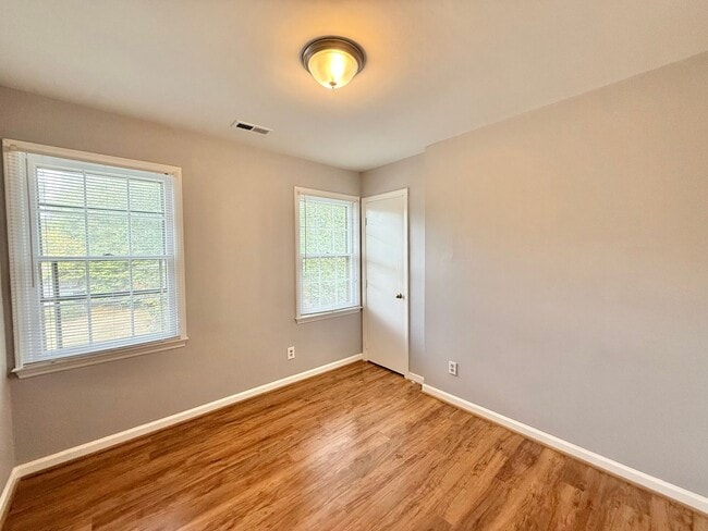 Building Photo - Charming 3BD, 2.5BA North Raleigh Home wit...