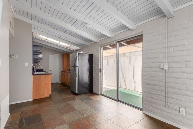 Building Photo - 2-Bedroom Condo in Citrus Acres Steps from...