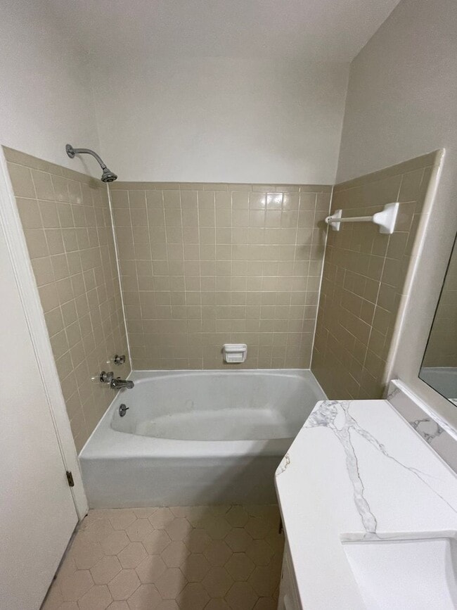 Building Photo - Renovated 3/2.5 House in Chieftain Hills- ...