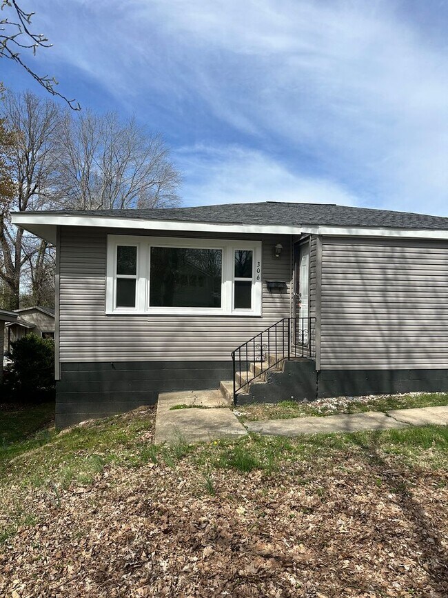 Building Photo - Duplex in Benton