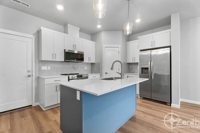 Building Photo - 16314 NE 20th St