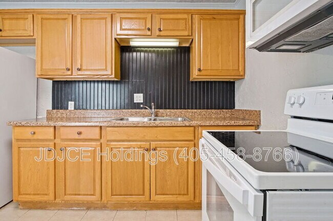 Building Photo - 312 E Jacobs Dr