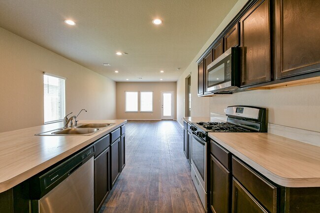 Building Photo - 16744 Lonely Pines Dr