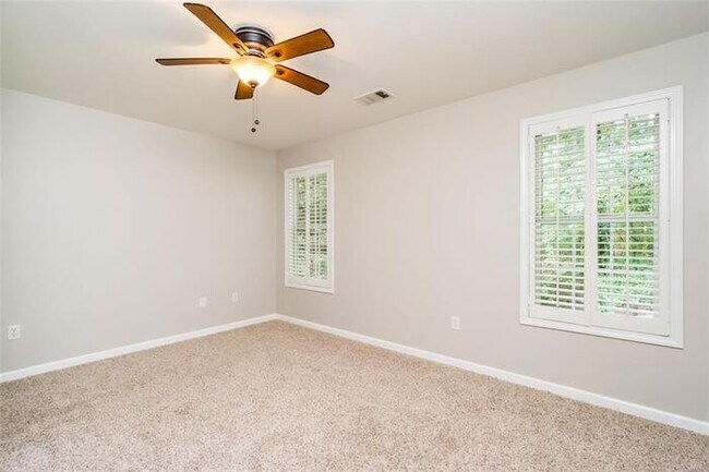 Building Photo - Alpharetta 4 bedroom home with large fenced in backyard