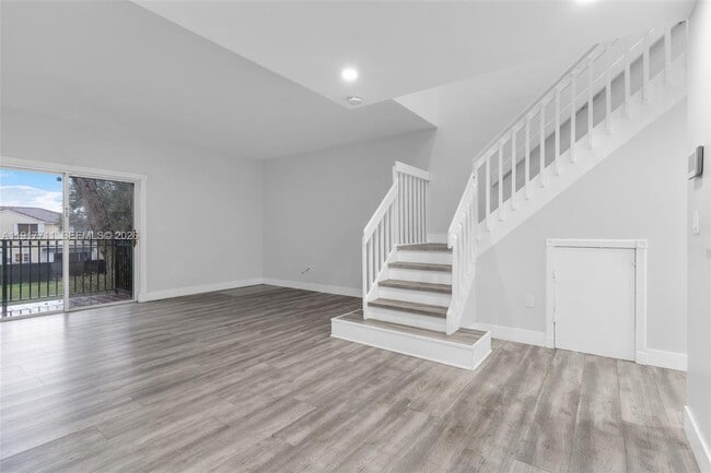 Building Photo - 10018 Hammocks Blvd