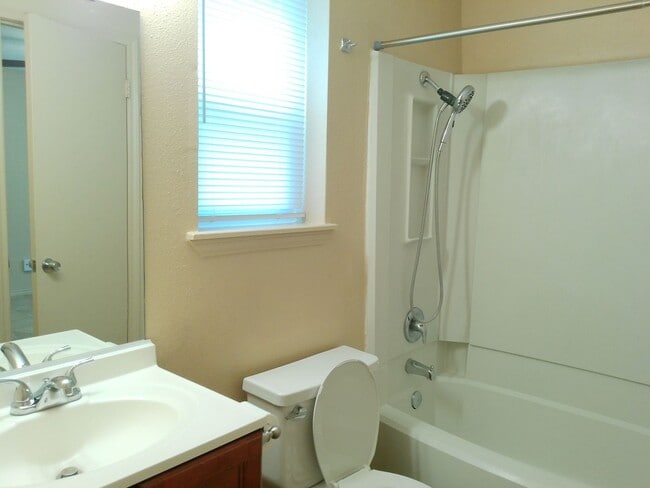 Building Photo - 6702 Everhart Rd