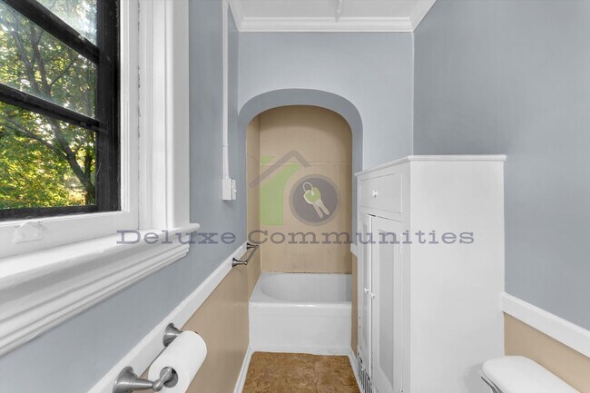 Building Photo - 312 Eastern Ave SE