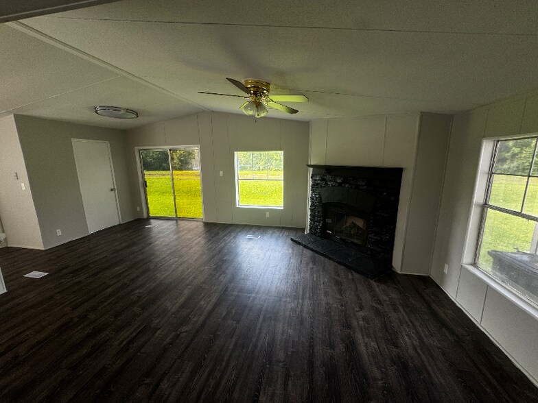 Building Photo - 151 Fox Meadow Dr