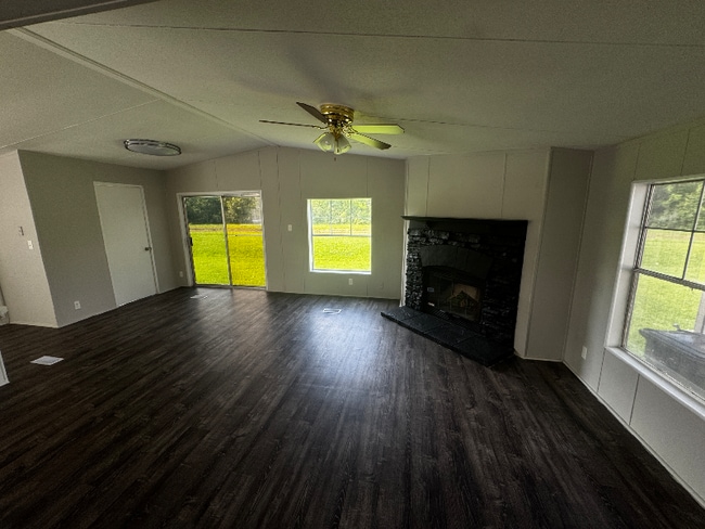 Building Photo - 151 Fox Meadow Dr