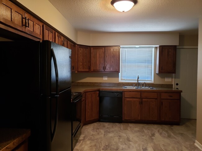 Building Photo - 1521 N Dakota Ave