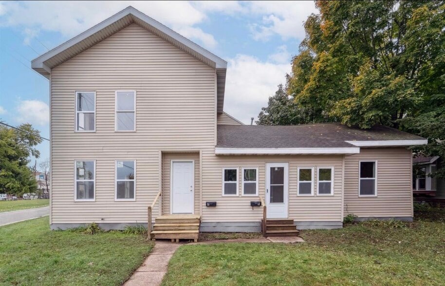 Front (Right Side) - 200 W Beacon Ave