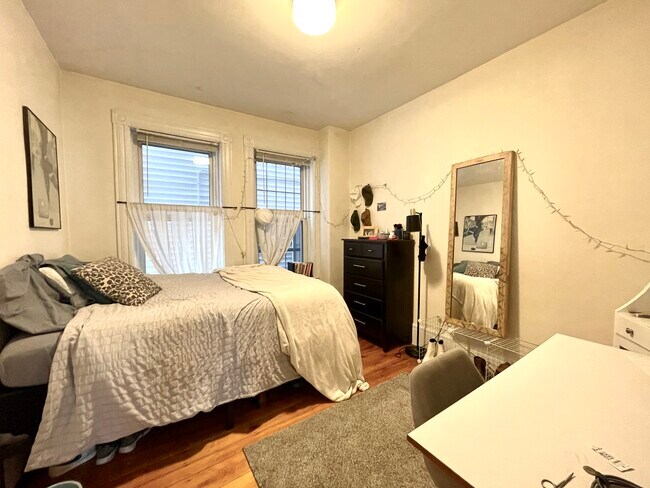 Building Photo - 129 Saint Alphonsus St