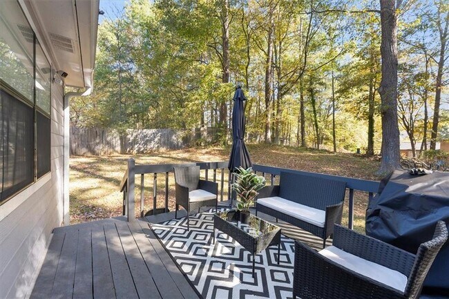 Building Photo - 4041 Woodbridge Ct