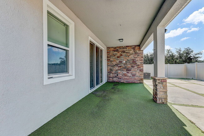 Building Photo - 32848 Sand Creek Dr