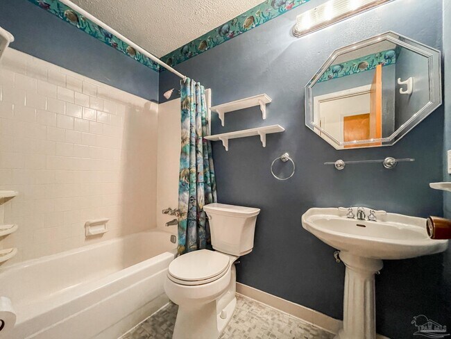 Building Photo - 5527 Sunburst Ln
