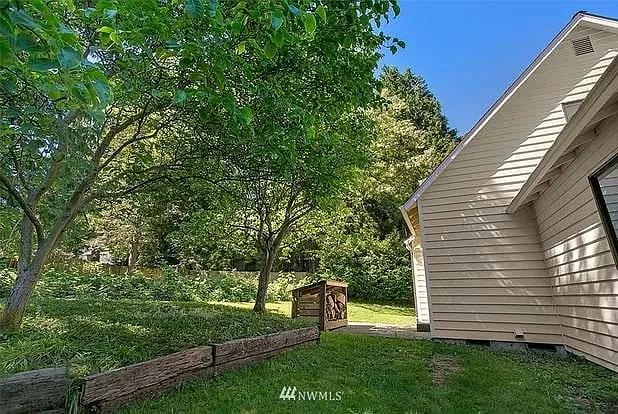 Building Photo - 2525 NE 95th St