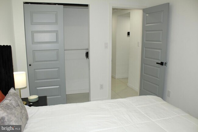 Building Photo - 3017 Ridge Ave