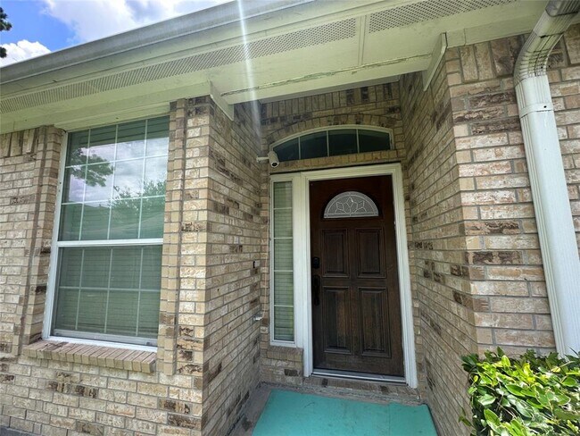 Building Photo - 2027 Marchwood Manor Dr