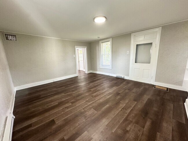 Building Photo - 125 Emig St