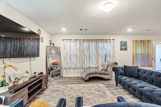 Building Photo - 2542 White Bluff Ln